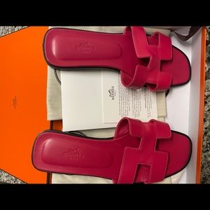 Hermes Oran Slides in Rose/Fuchsia